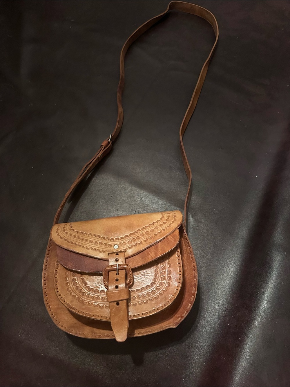 Vintage-Style Brown Leather Crossbody Bag with Buckle